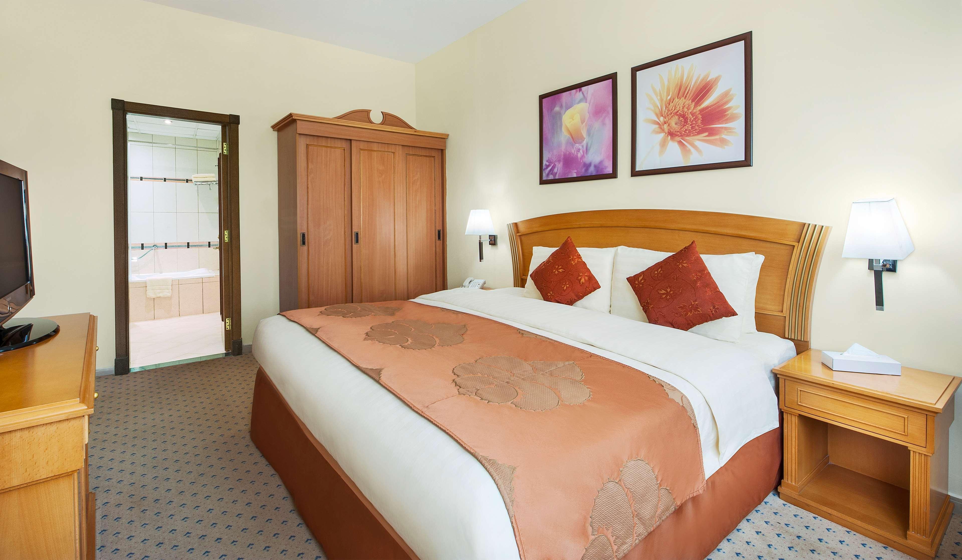Golden Tulip 4*