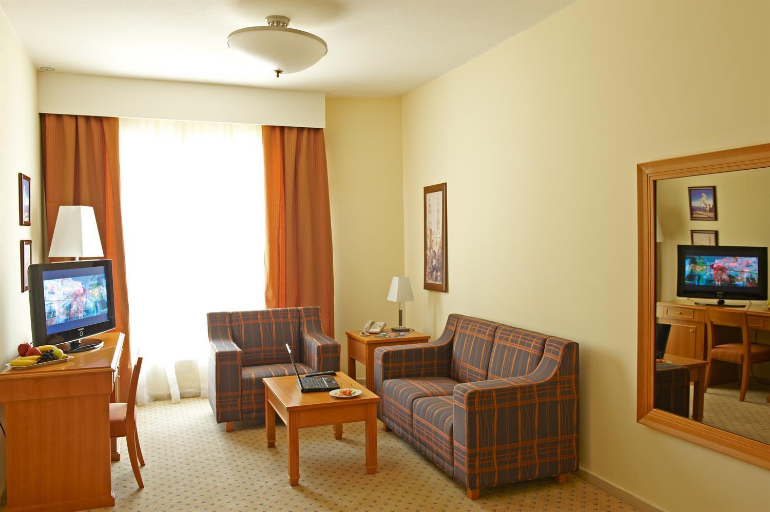 Aparthotel Golden Tulip 4*